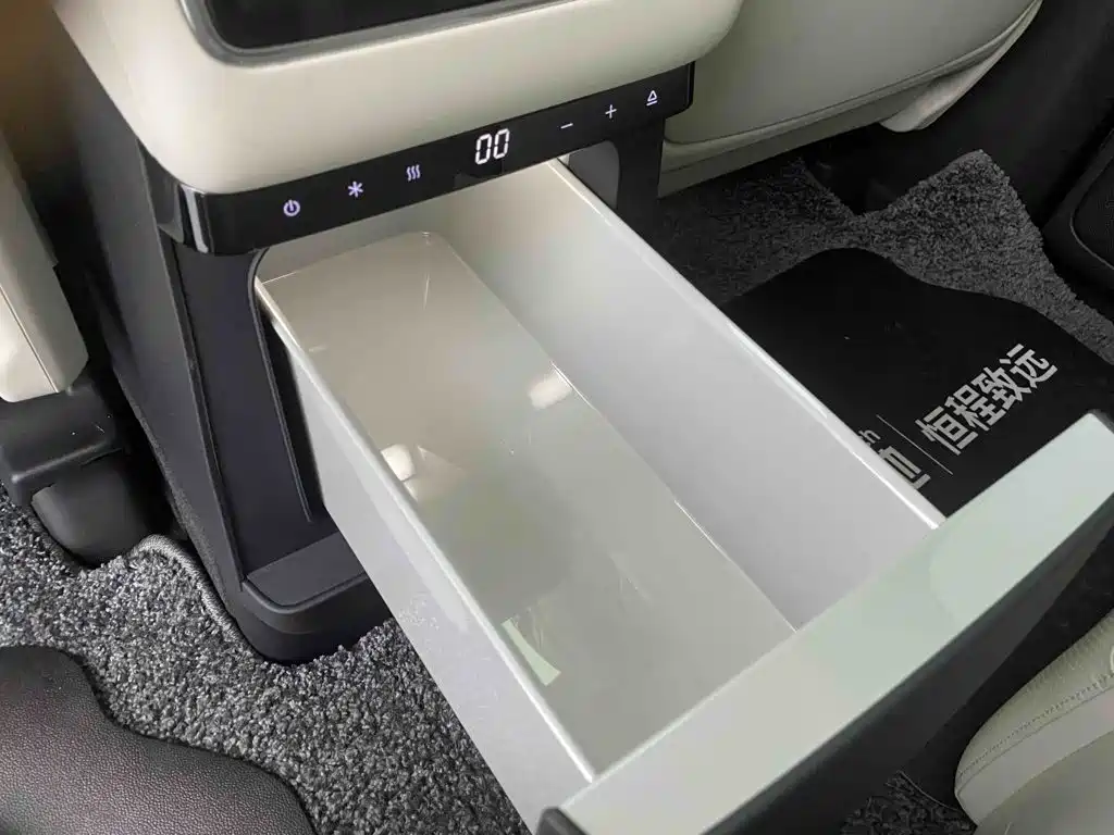 Li Auto Li MEGA — миниатюра 34