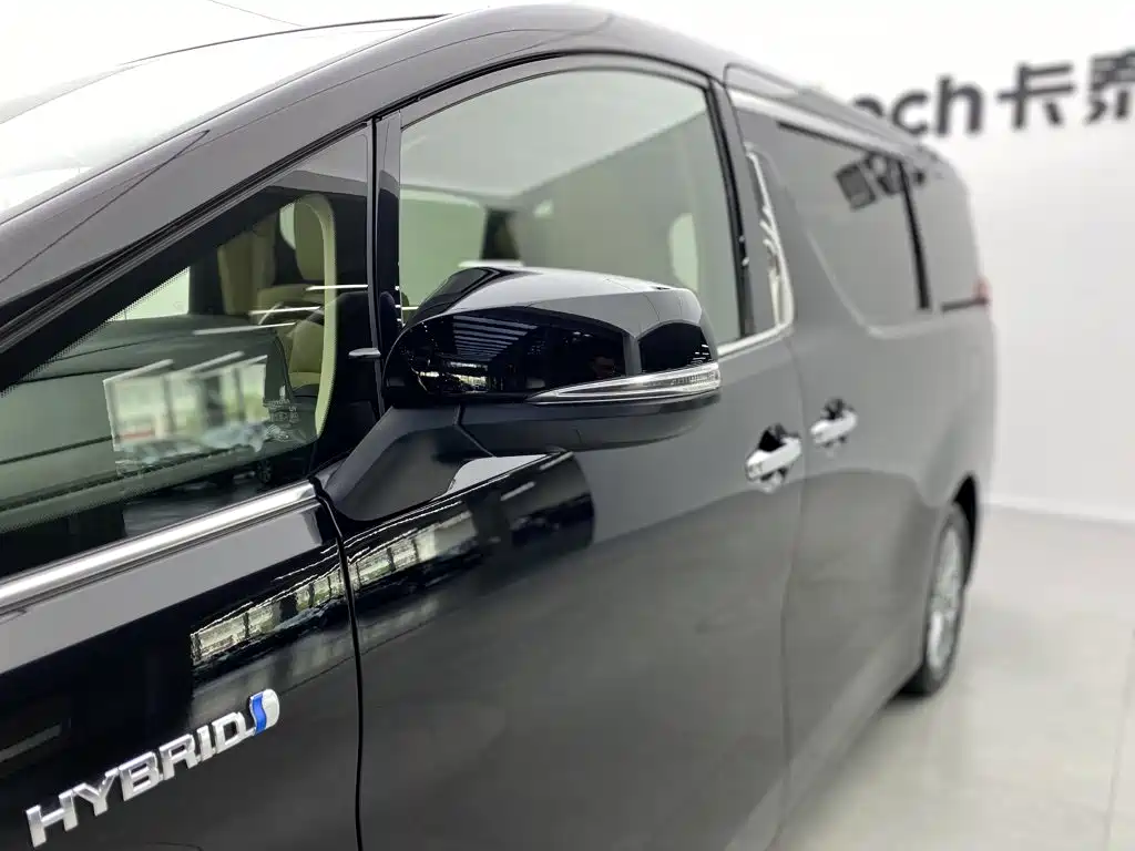 Toyota Alphard — миниатюра 11