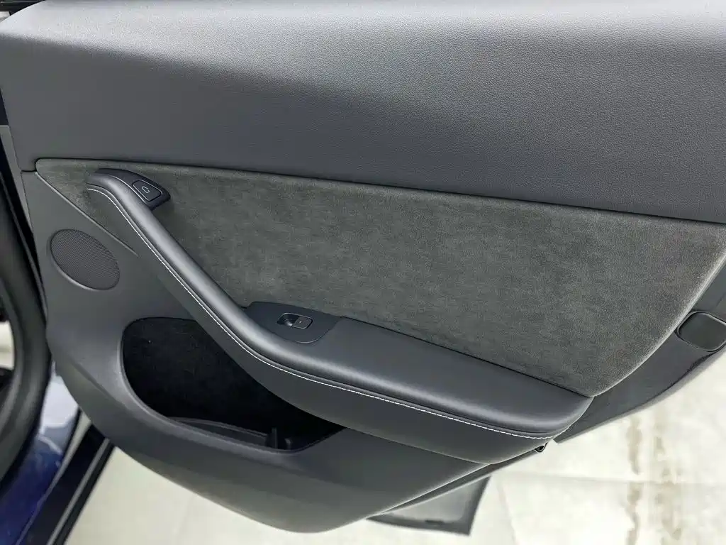 Tesla Model Y — миниатюра 29