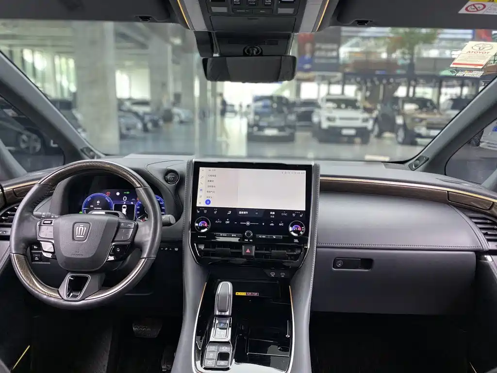 Toyota Vellfire — миниатюра 16