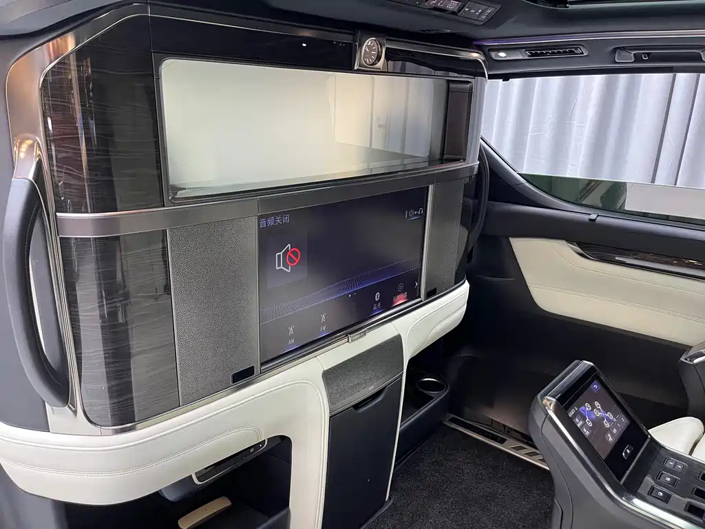 Lexus LM — фотографии объявления, Фото 11