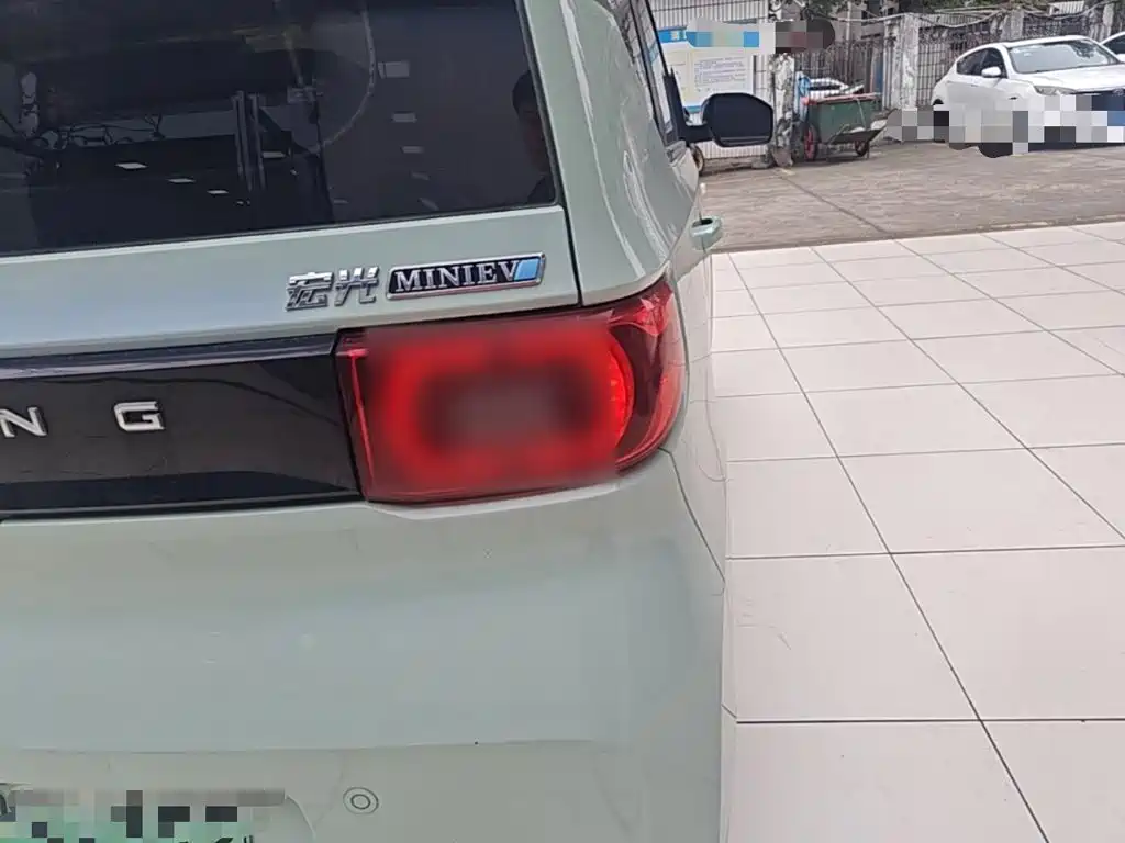 Wuling MINIEV — миниатюра 8