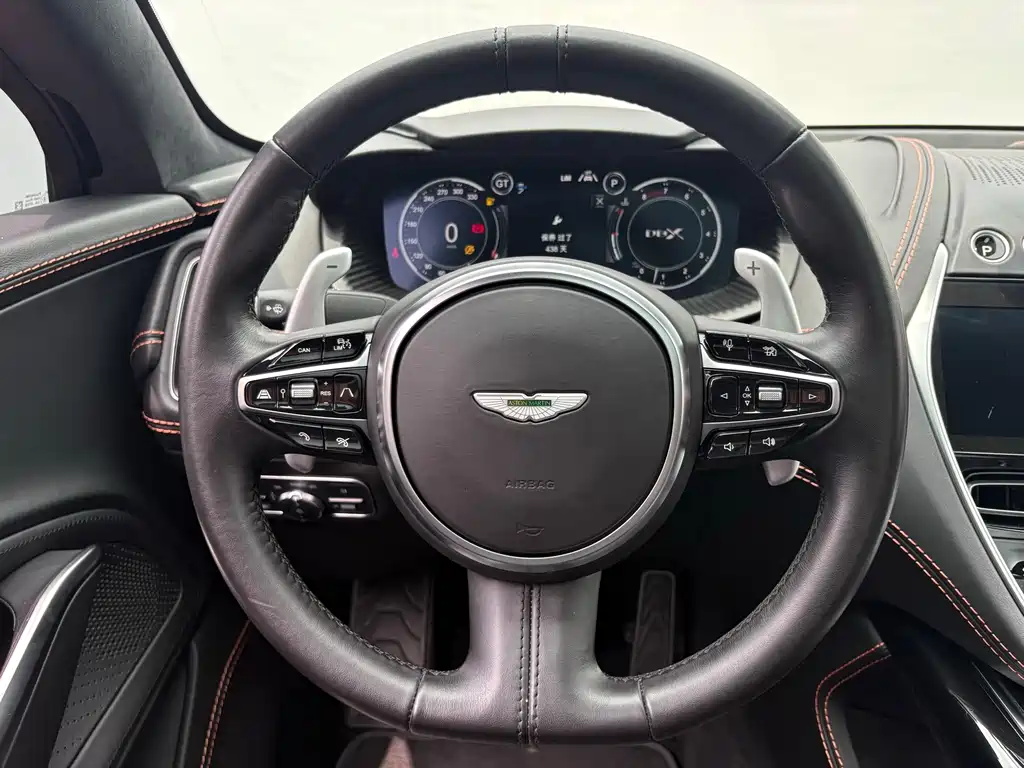 Aston Martin DBX — миниатюра 9