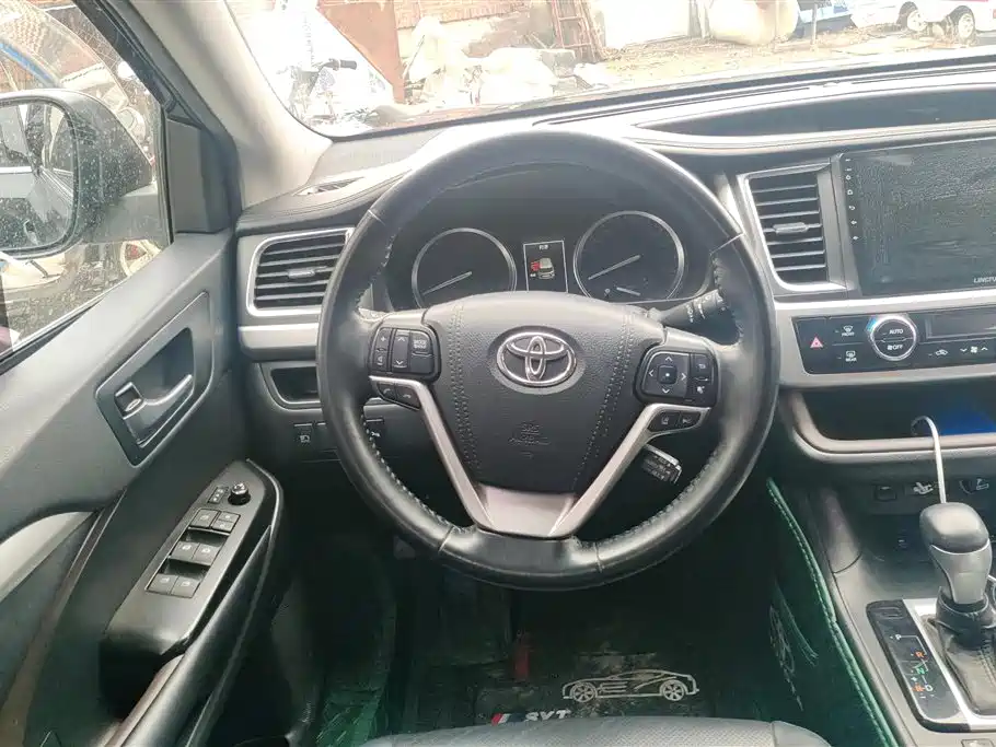 TOYOTA HIGHLANDER