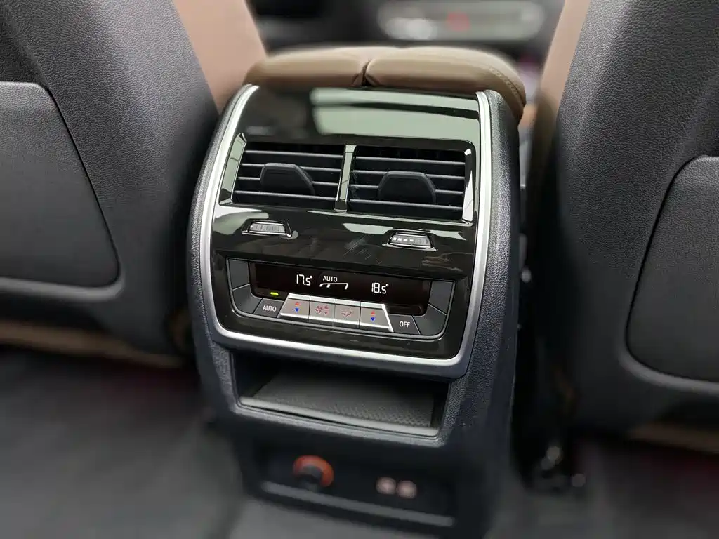 BMW X7 — миниатюра 24