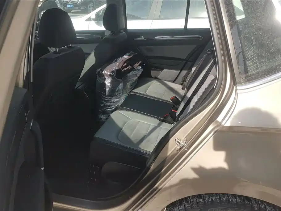 VOLKSWAGEN GOLF*JIAYU