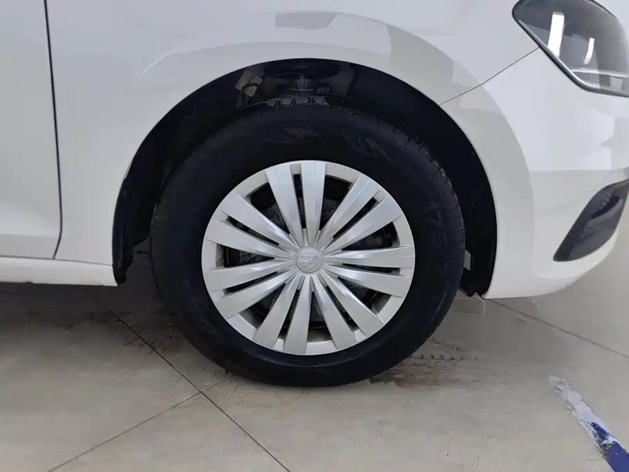 Volkswagen Santana — миниатюра 6