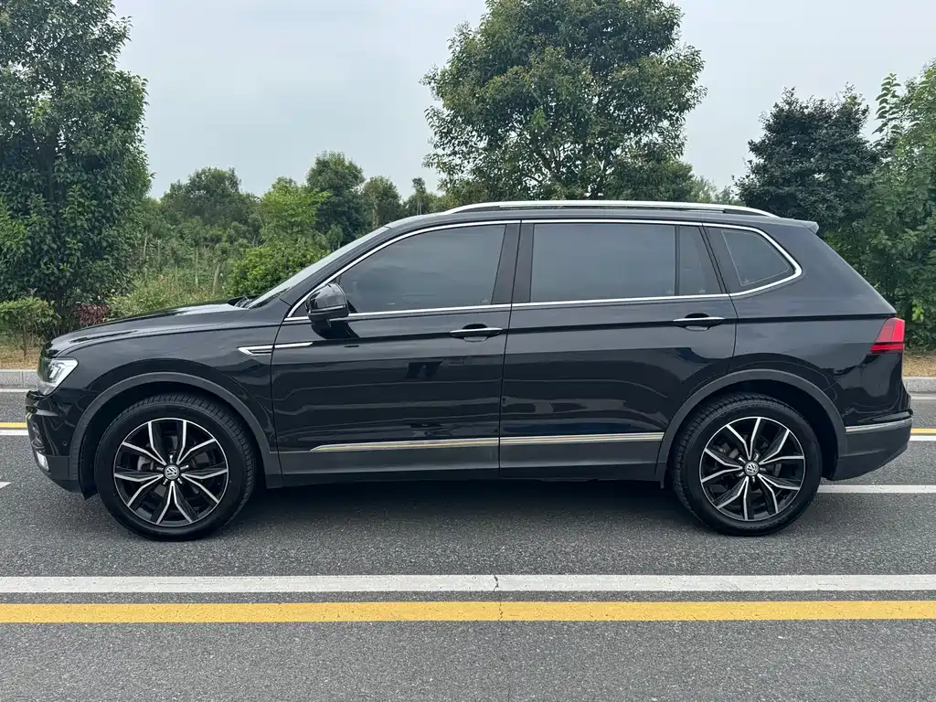 Volkswagen Tiguan L — миниатюра 12