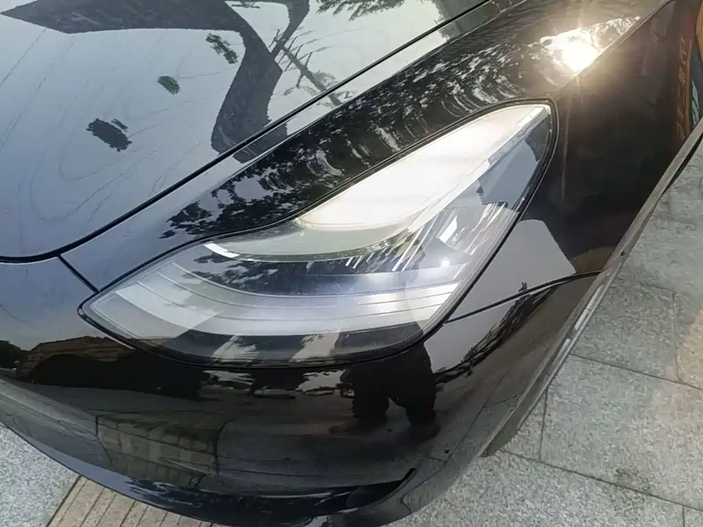 Tesla Model 3 — миниатюра 24