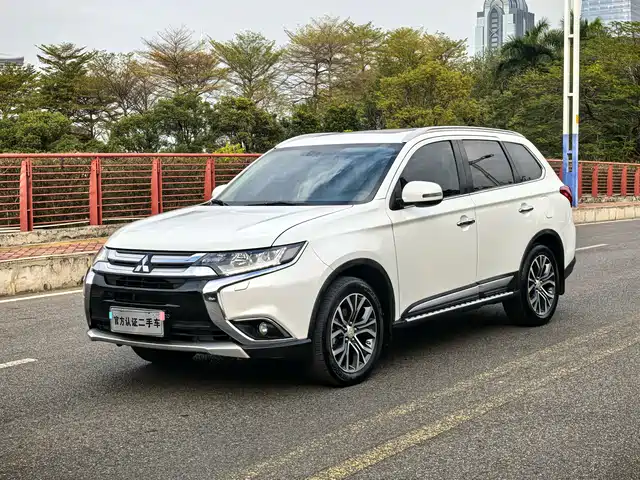 mitsubishi outlander