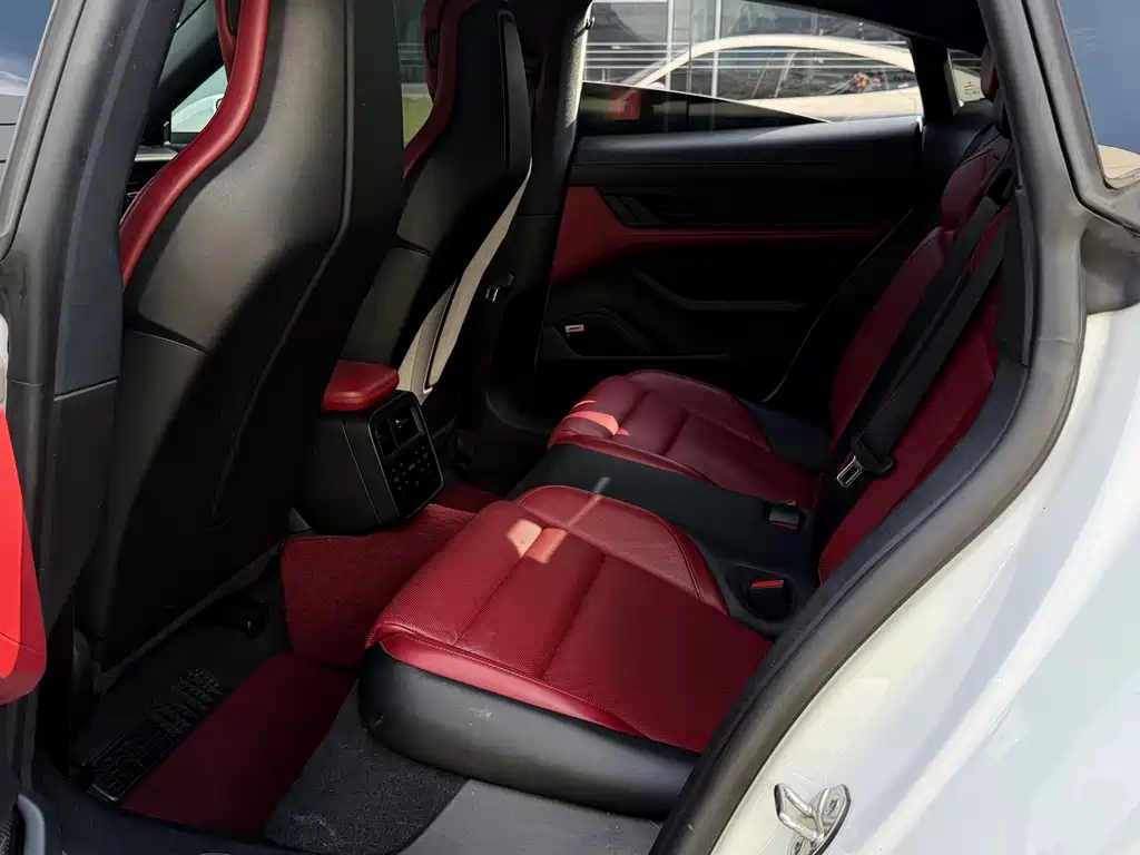 Porsche Taycan — миниатюра 13