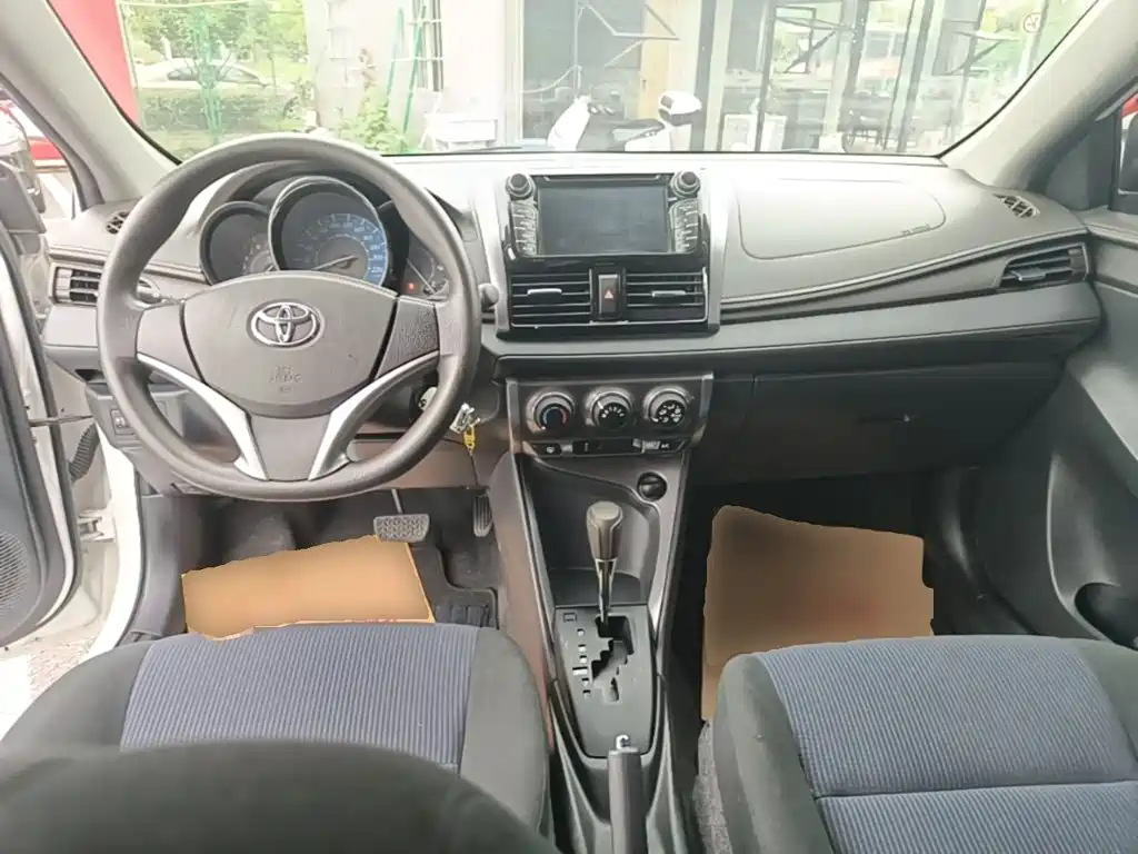 Toyota Yaris L — миниатюра 10