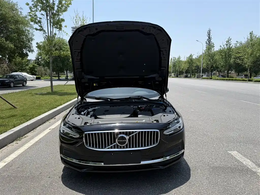 Volvo S90 2025 B5 Luxury