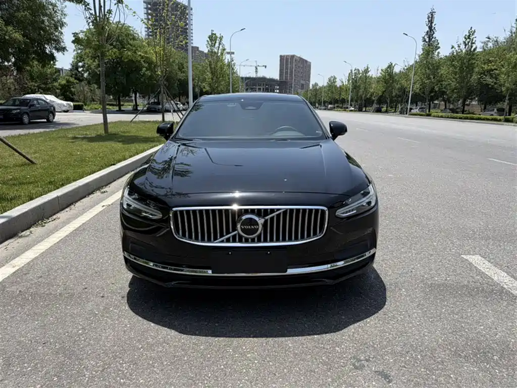 Volvo S90 2025 B5 Luxury