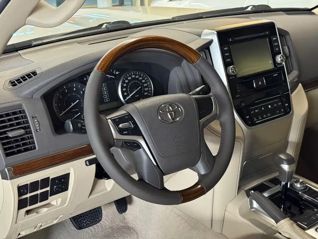Toyota Land Cruiser 2018 4.0L AT