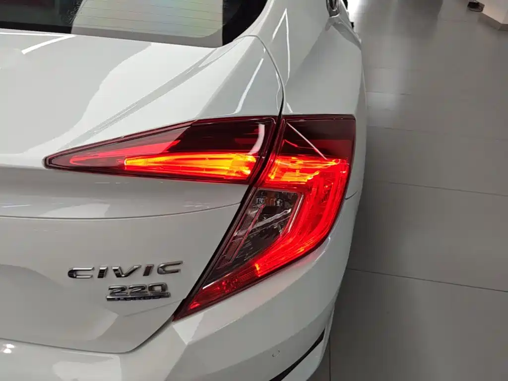 Honda Civic 2016 220TURBO CVT Luxury