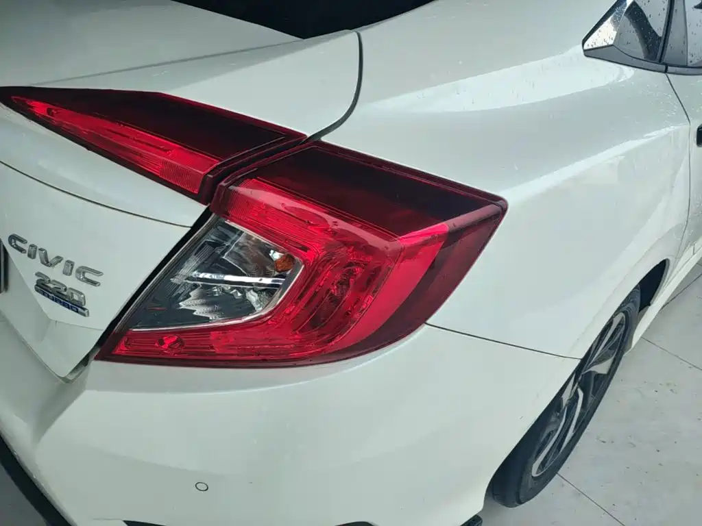 Honda Civic — миниатюра 8