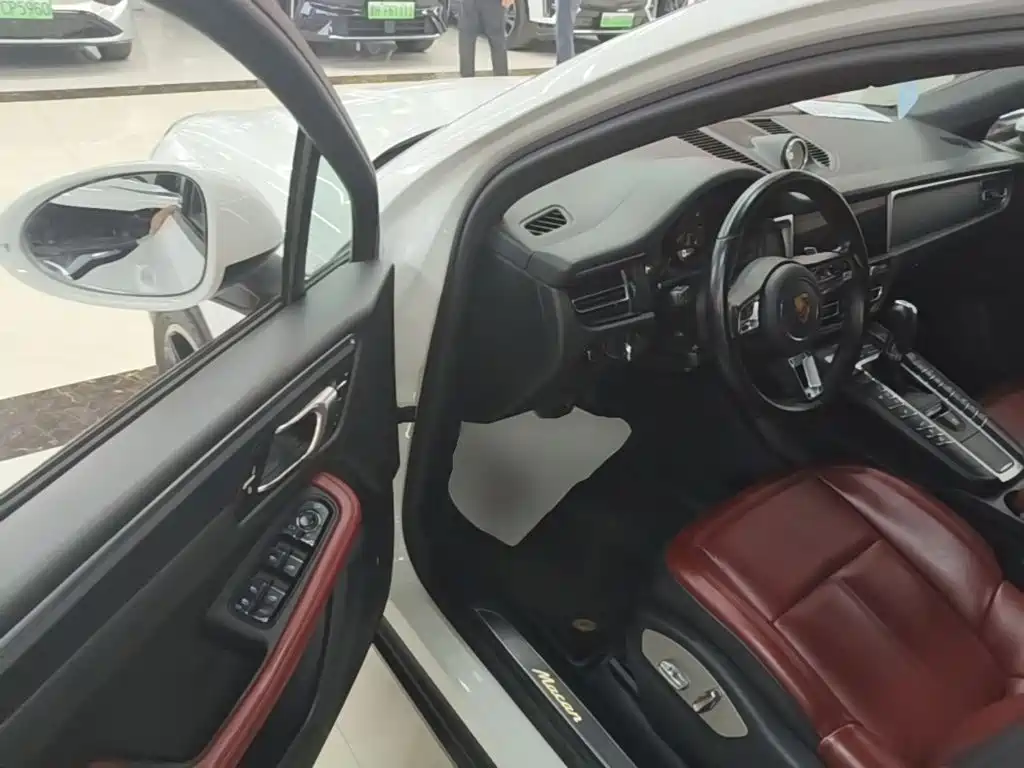 Porsche Macan — миниатюра 16