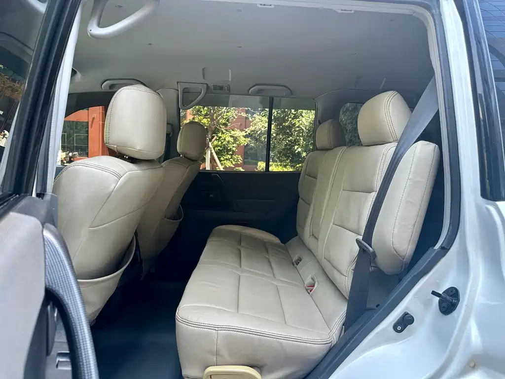 Mitsubishi Pajero — миниатюра 9