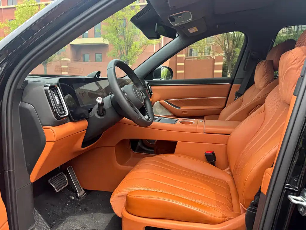 Aito M8 2025 Max+ 53.4kWh 5 мест (192 ）