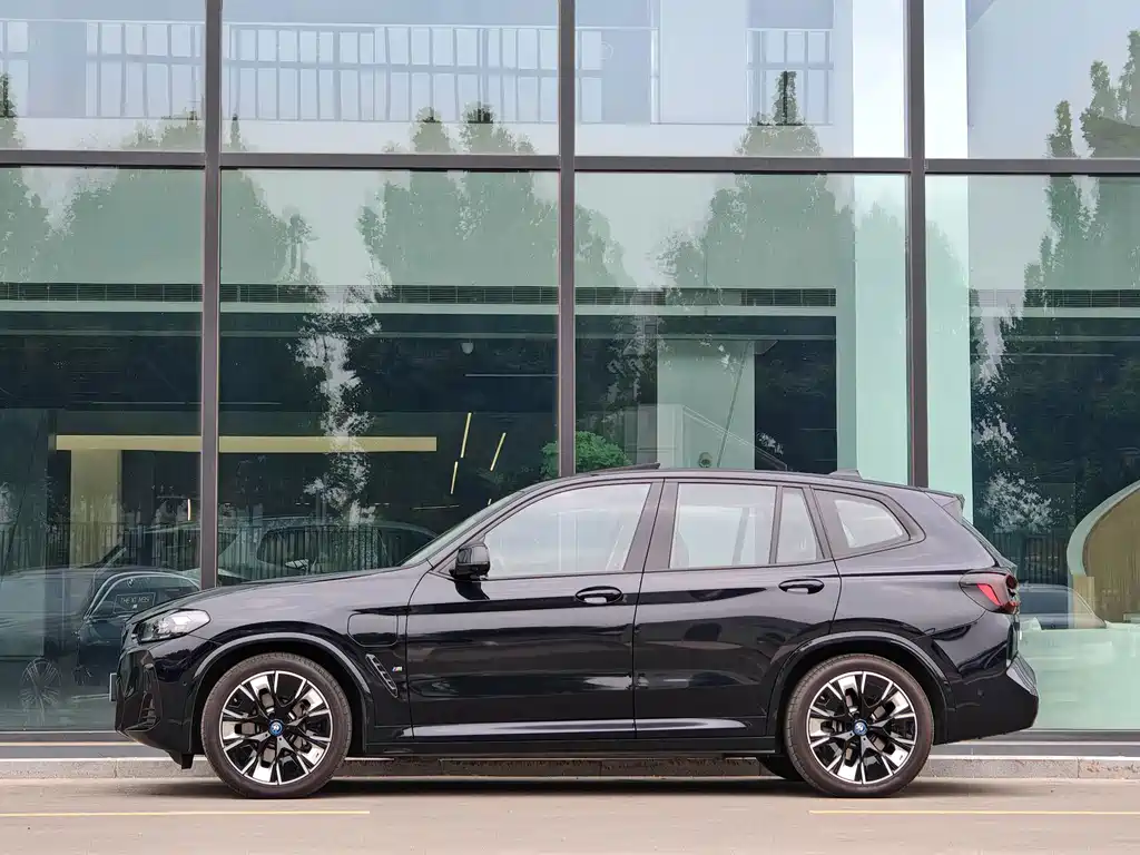 BMW iX3 — миниатюра 3