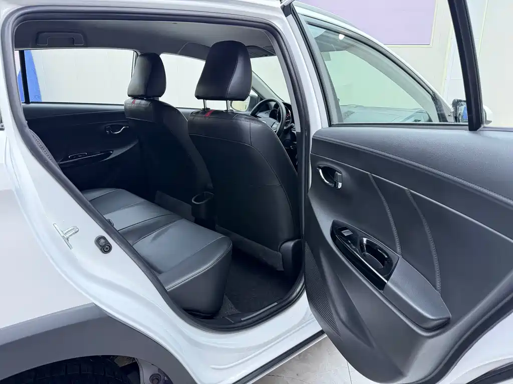 Toyota Yaris L — миниатюра 17