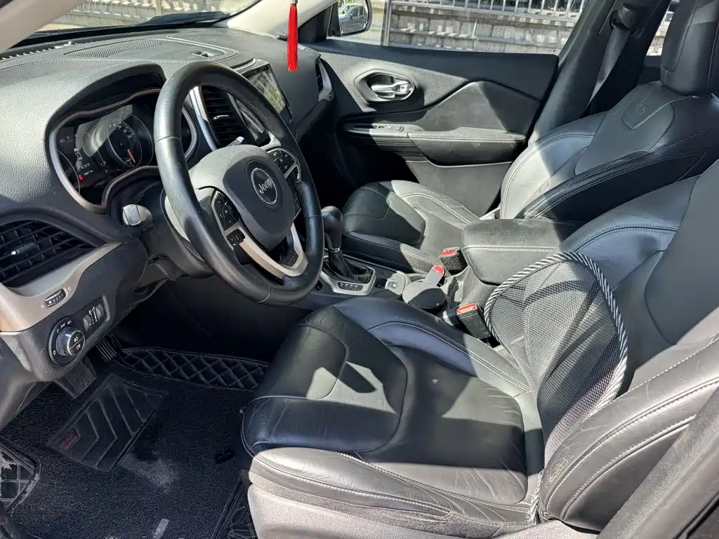 Jeep Cherokee — миниатюра 7
