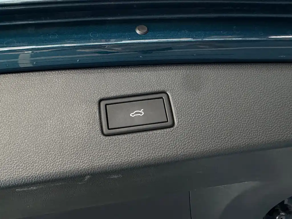 Volkswagen Tiguan L L 2022 380TSI AT R-Line Flagship 7 мест