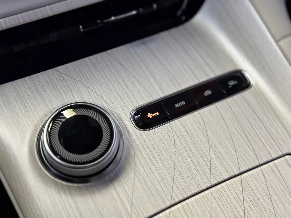 GEELY GALAXY GALAXY E5