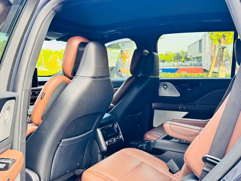 Lincoln Aviator — миниатюра 5