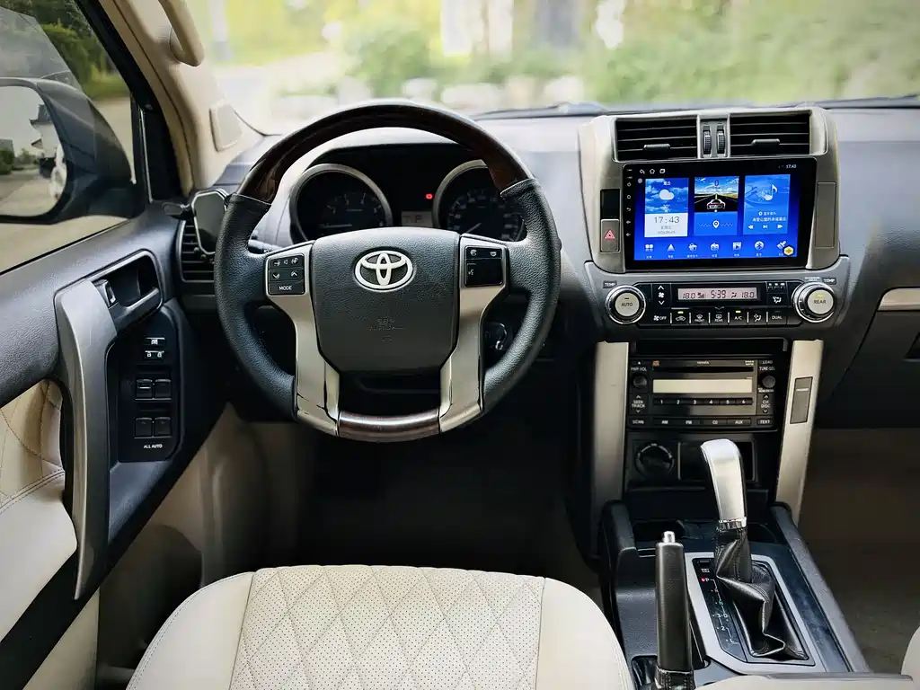 Toyota Land Cruiser Prado 2010 2.7L AT Luxury