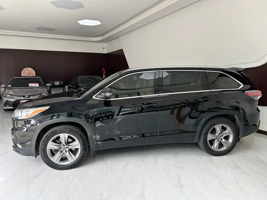 Toyota Highlander 2015 2.0T Luxury 7 мест