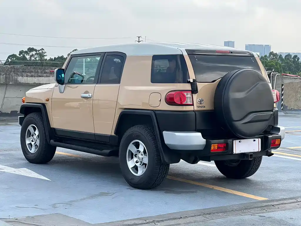 Toyota FJ Cruiser — миниатюра 4
