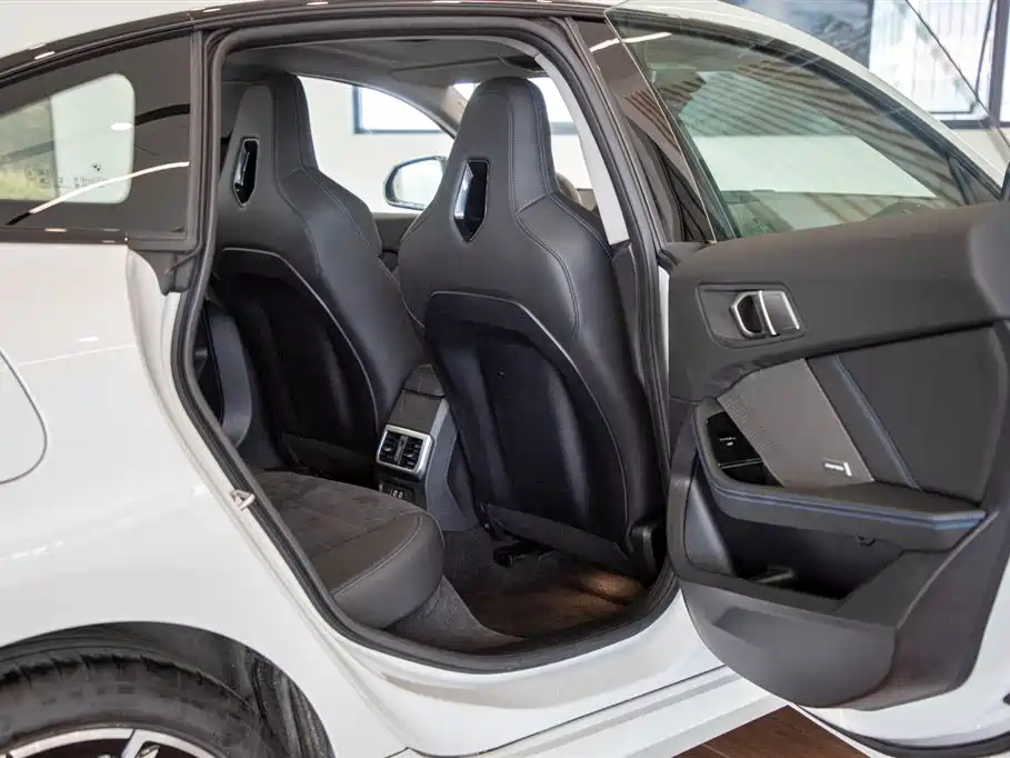 BMW 2 Series — миниатюра 17