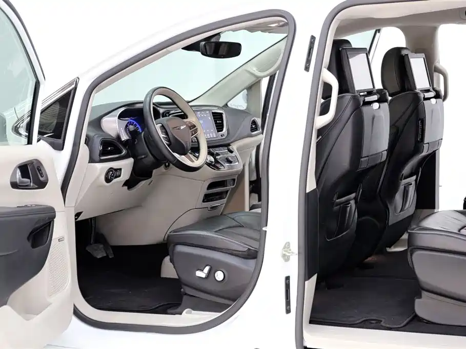Chrysler Grand Voyager 2017 3.6L Premium