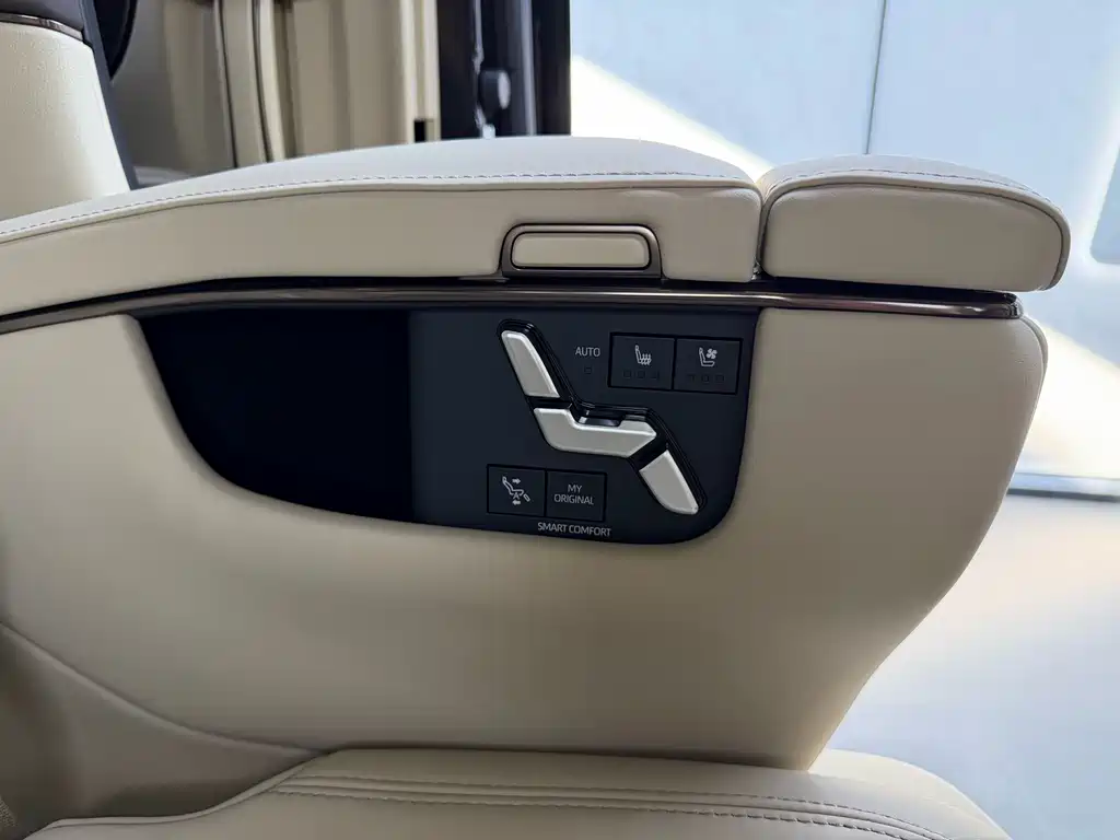Toyota Vellfire — миниатюра 16
