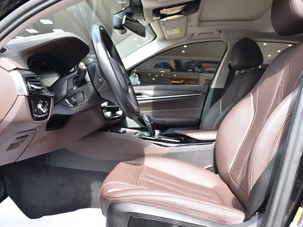 BMW 5 Series New Energy — миниатюра 5