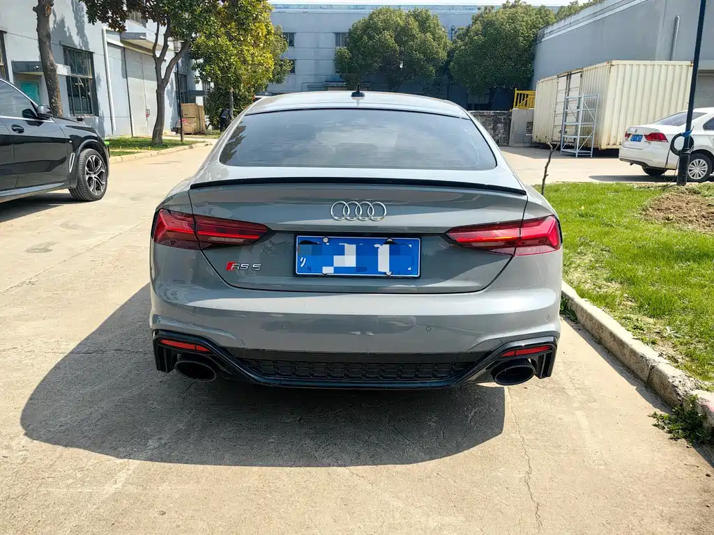 AUDI RS 5