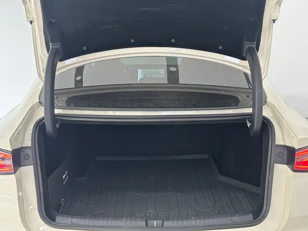 BYD SEAL 06 NEW ENERGY