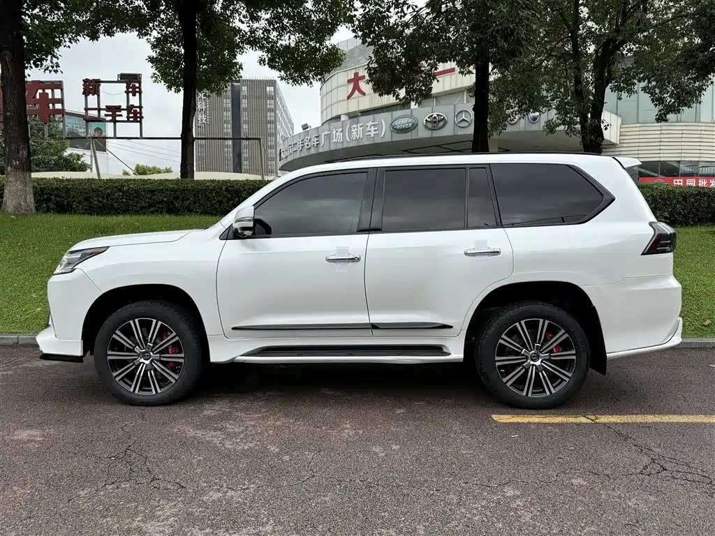 LEXUS  LX