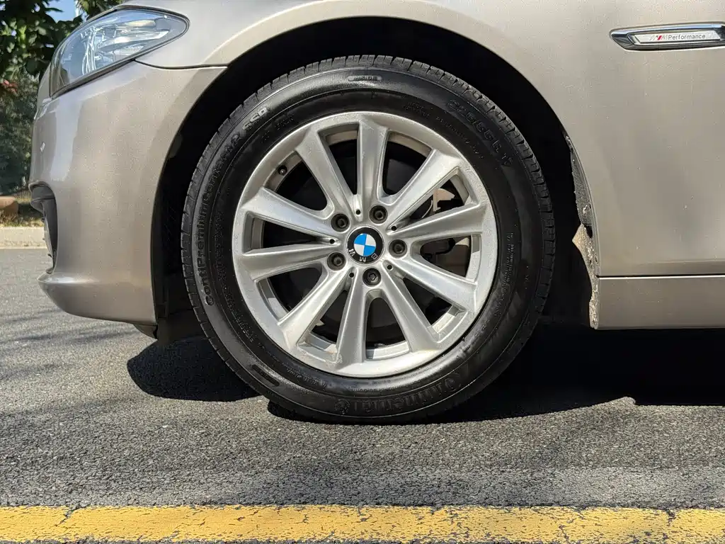 BMW 5 Series — миниатюра 17