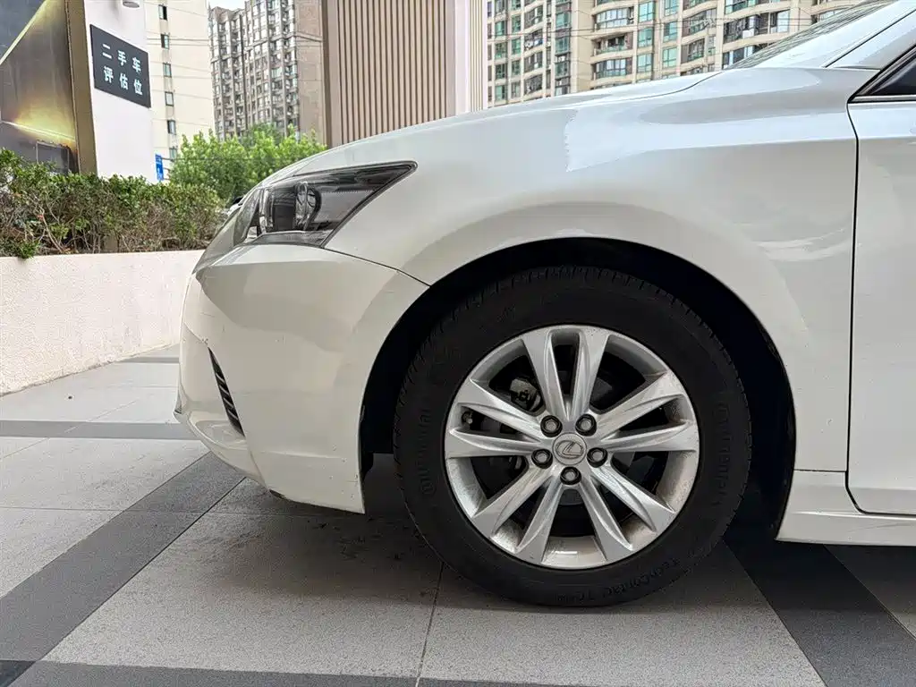 Lexus CT — миниатюра 11