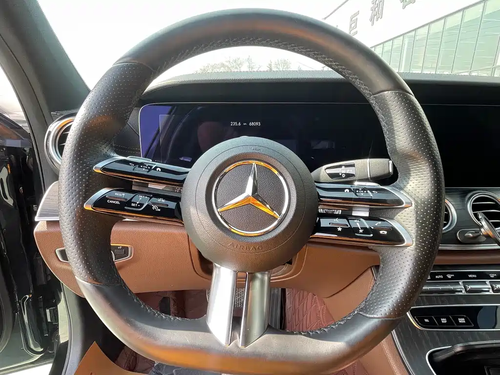 MERCEDES-BENZ E CLASS