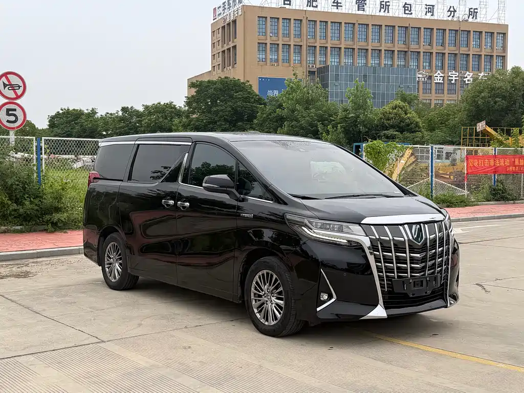 Toyota Alphard — миниатюра 3
