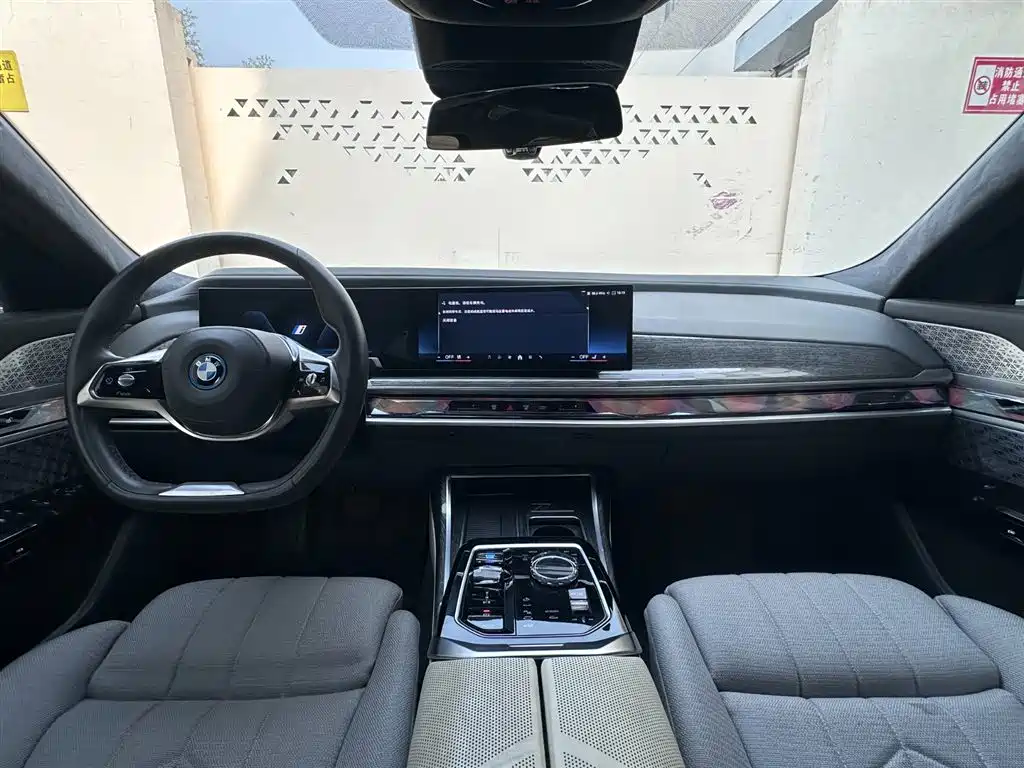 BMW i7 — миниатюра 7