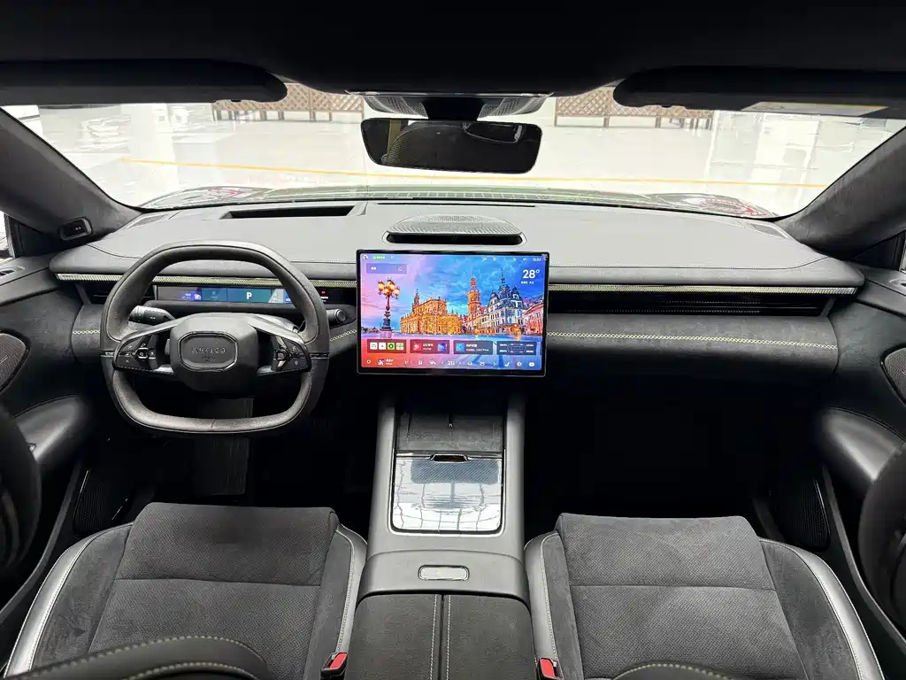 Lynk & Co 10 — миниатюра 10