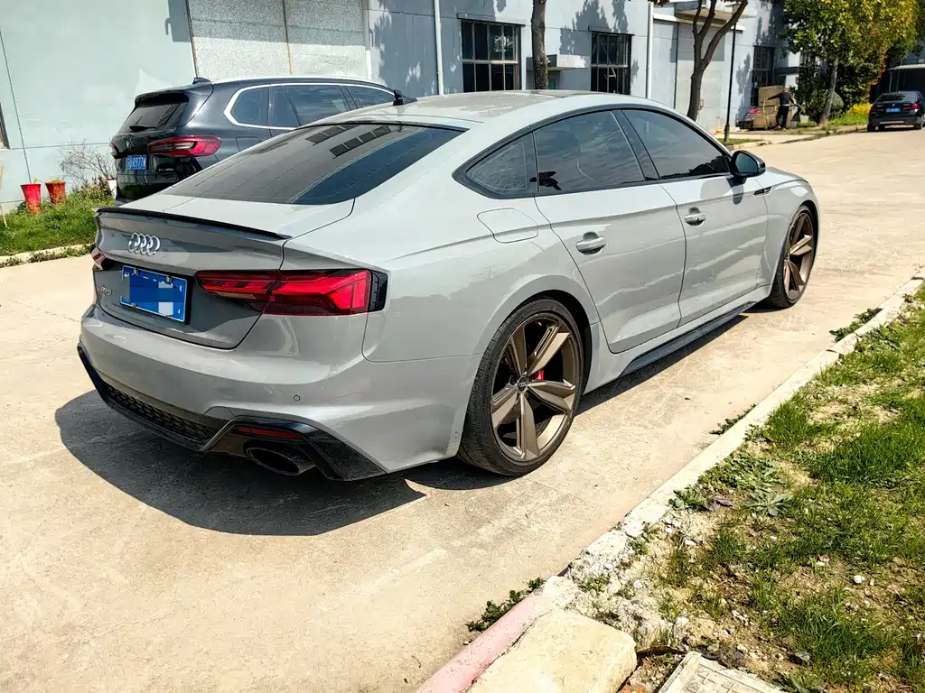 AUDI RS 5