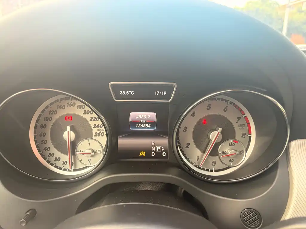 Mercedes-Benz GLA — миниатюра 16
