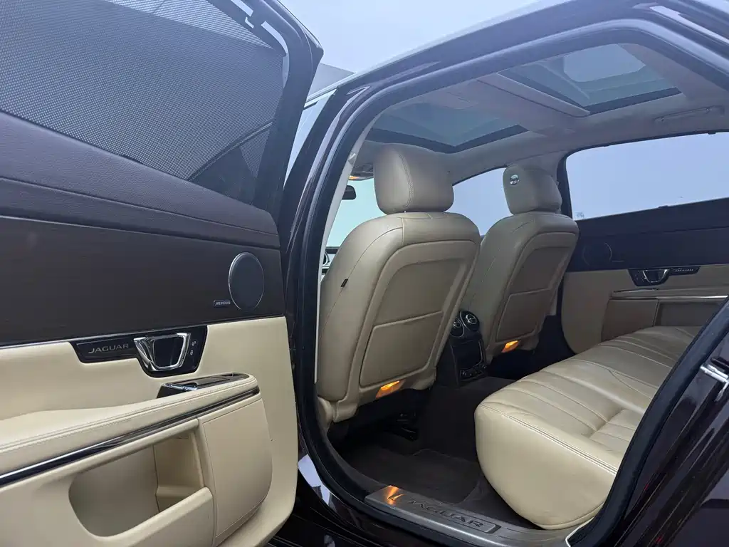 Jaguar XJ — миниатюра 7
