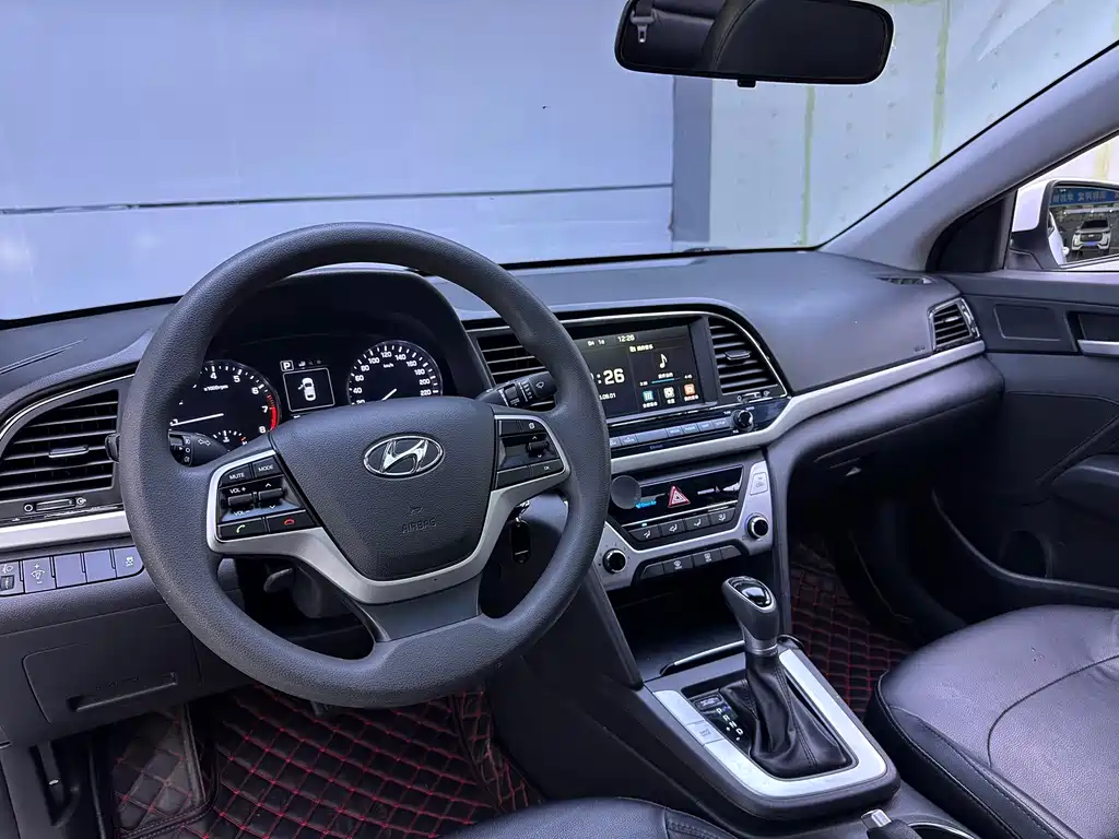 Hyundai Elantra — миниатюра 10